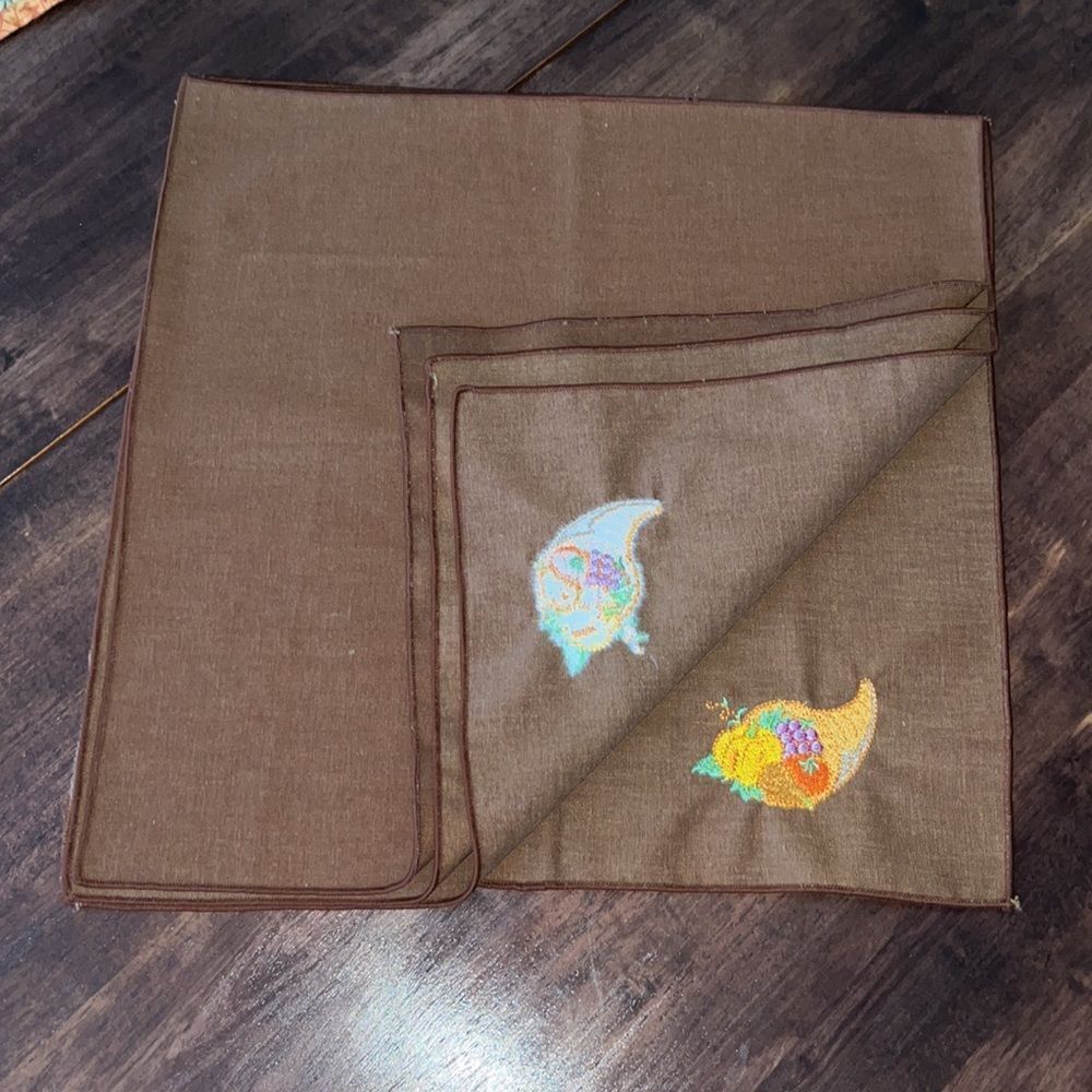 Reversible Quilted Runner & Custom Embroidered Square Brown Napkins - Picture 7 of 16